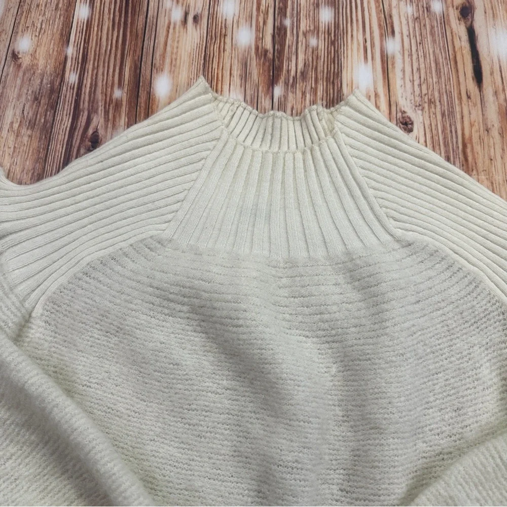 Free People Crop  Sweater Size Small